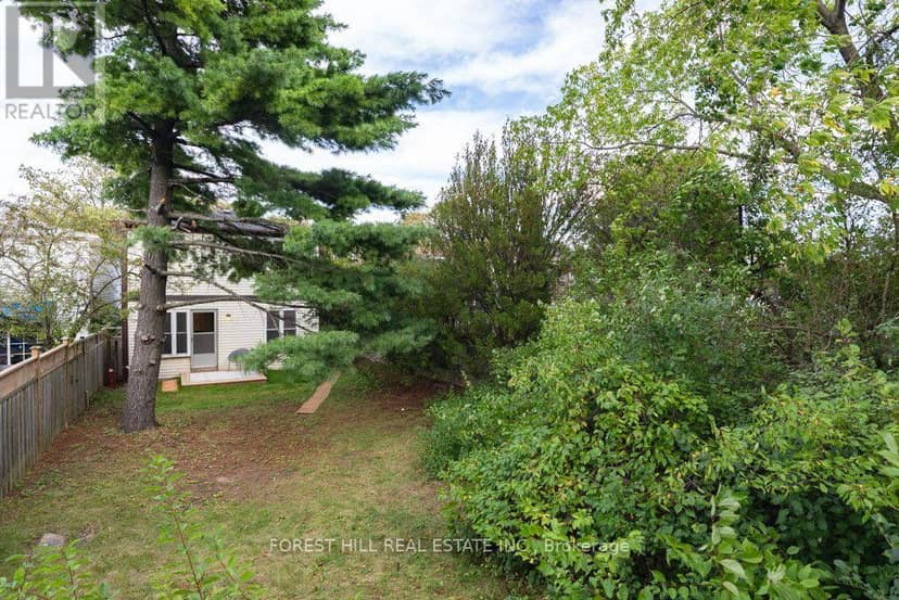 6 Snowshoe Crescent — photo 27 of 30