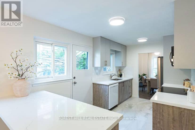 6 Snowshoe Crescent — photo 9 of 30