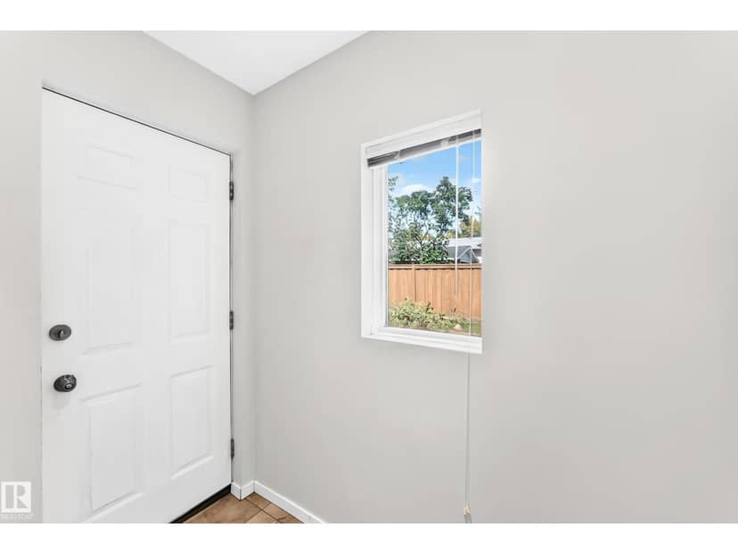 9536 155 ST NW — photo 33 of 40