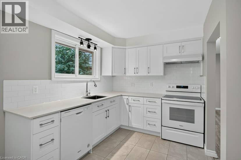 40 CLARENDON Avenue — photo 15 of 40