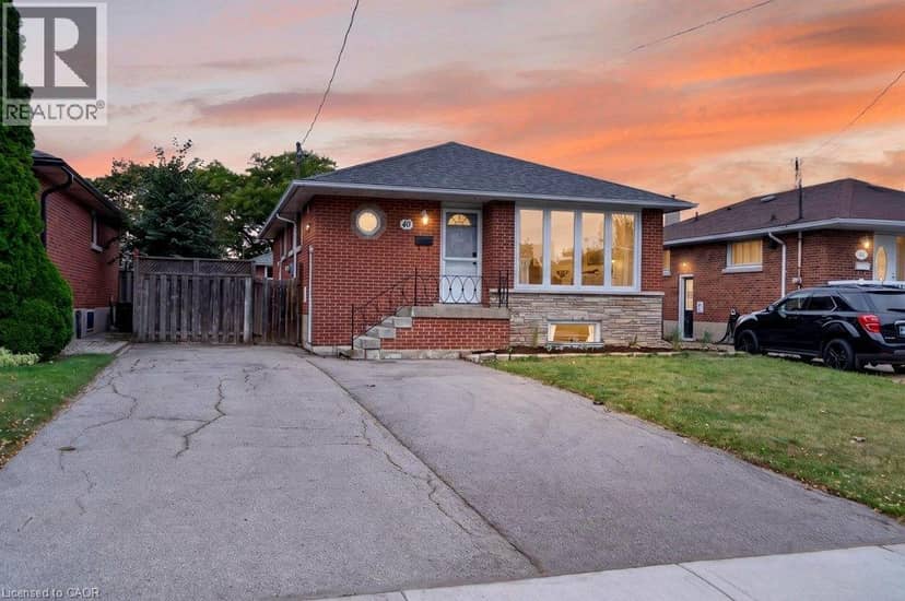 40 CLARENDON Avenue — photo 1 of 40