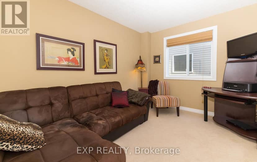 105 Hampson Crescent — photo 33 of 40