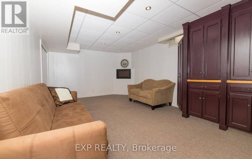105 Hampson Crescent — photo 37 of 40