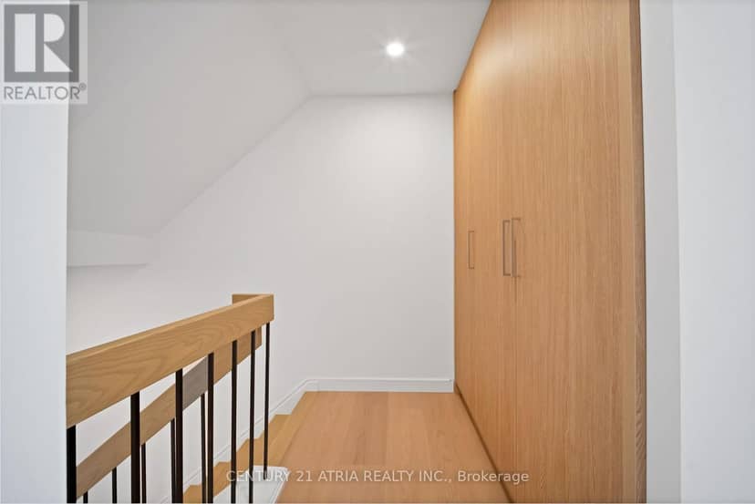 1004 - 33 Harbour Square — photo 26 of 39