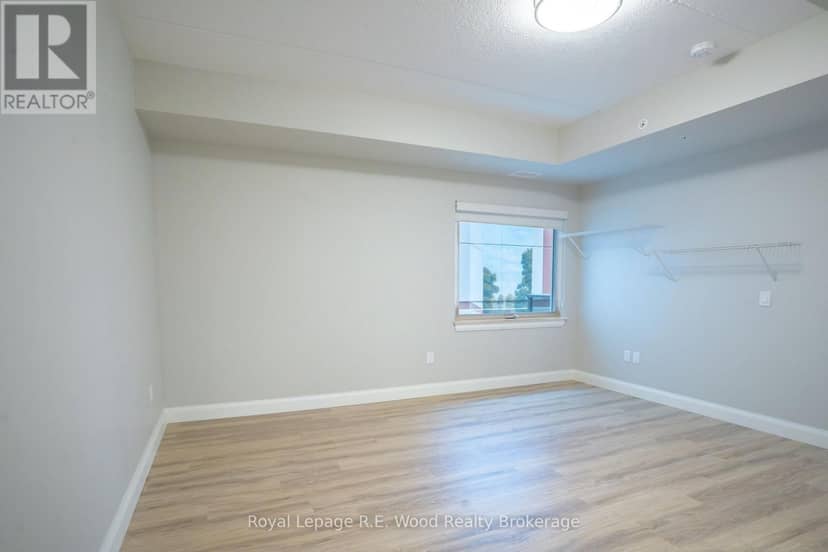202 - 8 Centre Street — photo 11 of 40