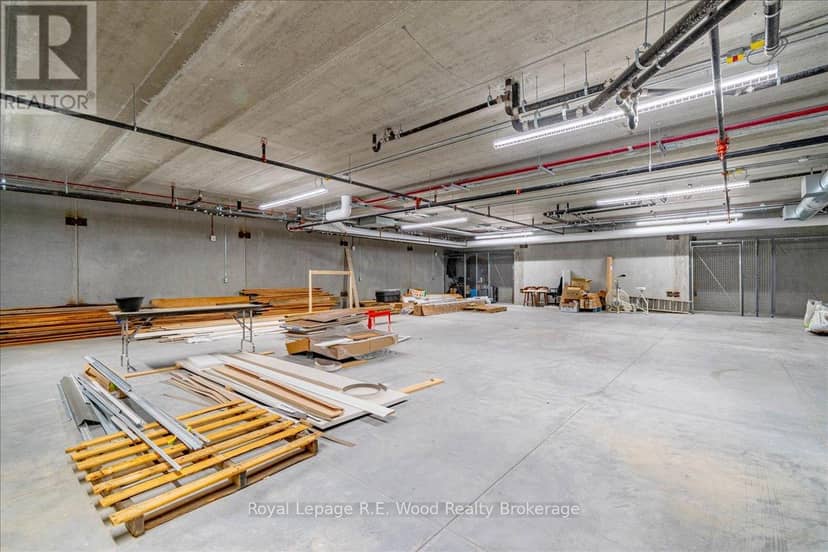 202 - 8 Centre Street — photo 32 of 40