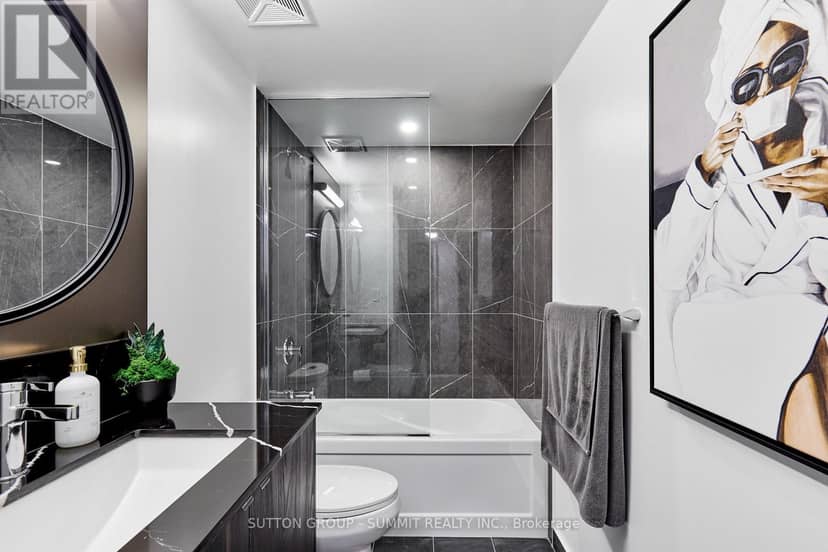 2501 - 771 Yonge Street — photo 16 of 34