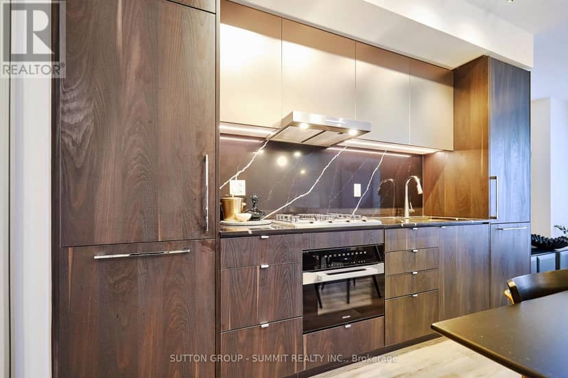 2501 - 771 Yonge Street — photo 8 of 34