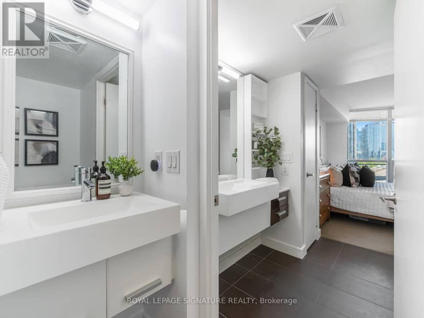 1109 - 38 Dan Leckie Way — photo 29 of 40