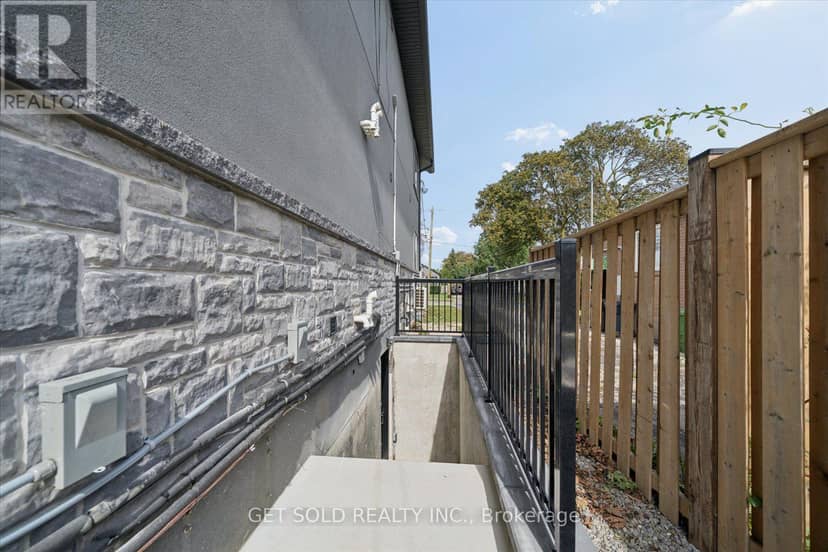 15 Burrard Road — photo 40 of 40