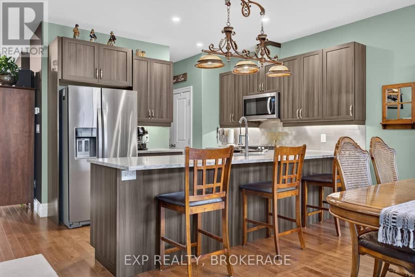 32 Curtis Street — photo 7 of 40