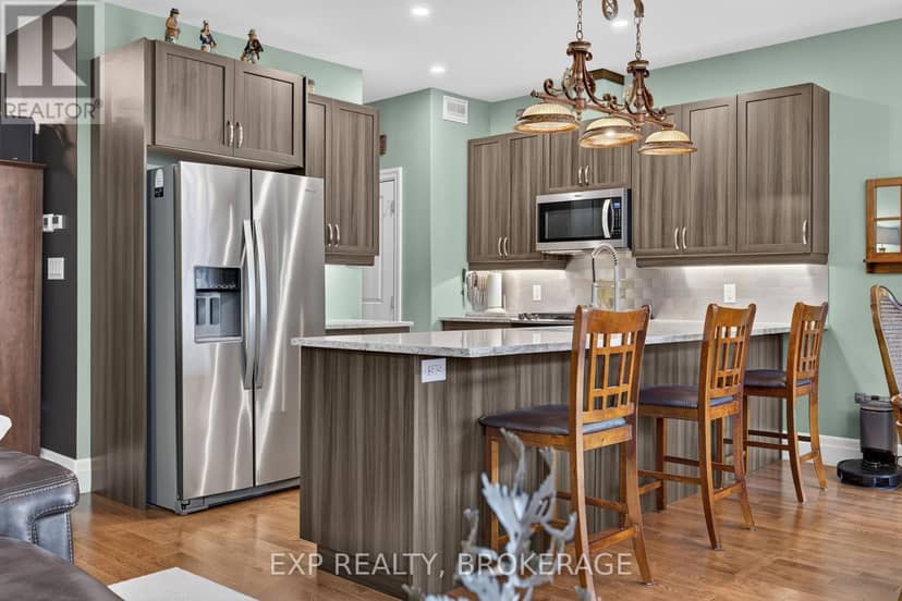 32 Curtis Street — photo 8 of 40