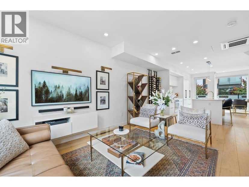 207 649 E 3 STREET, North Vancouver, photo 4