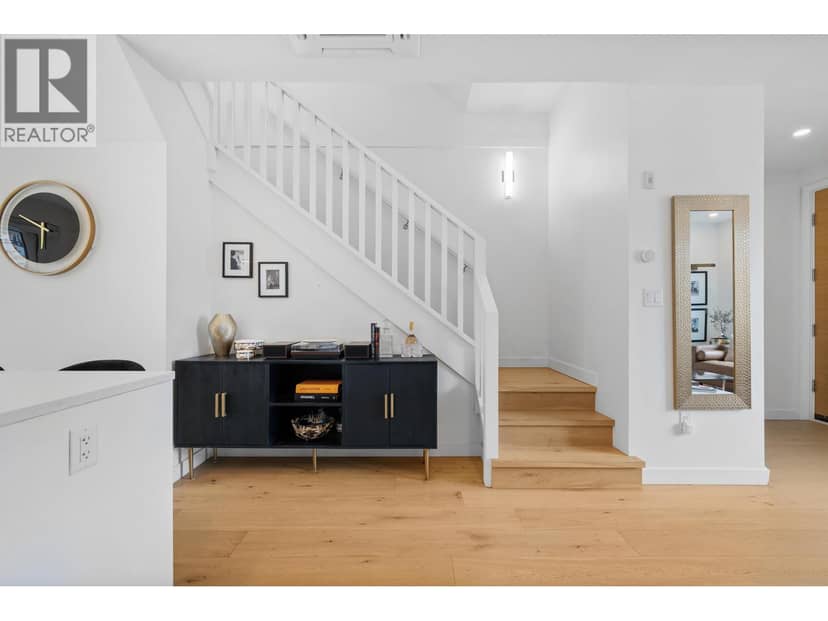 207 649 E 3 STREET, North Vancouver, photo 8