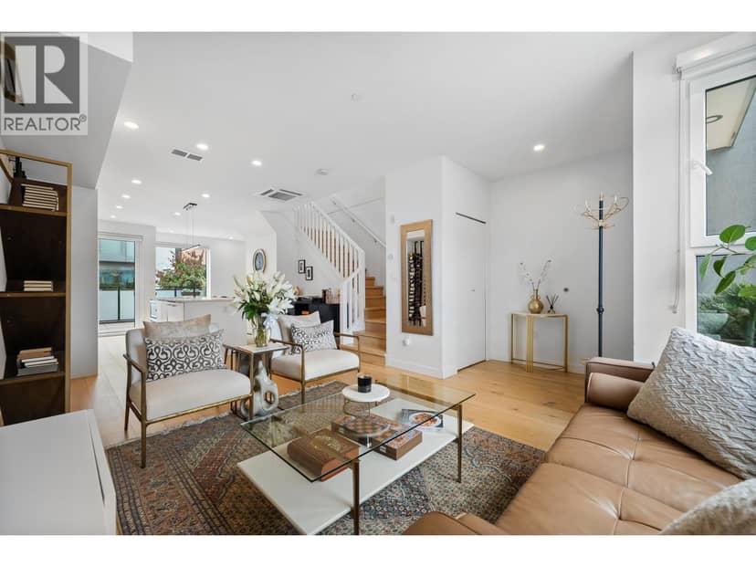 207 649 E 3 STREET, North Vancouver, photo 6