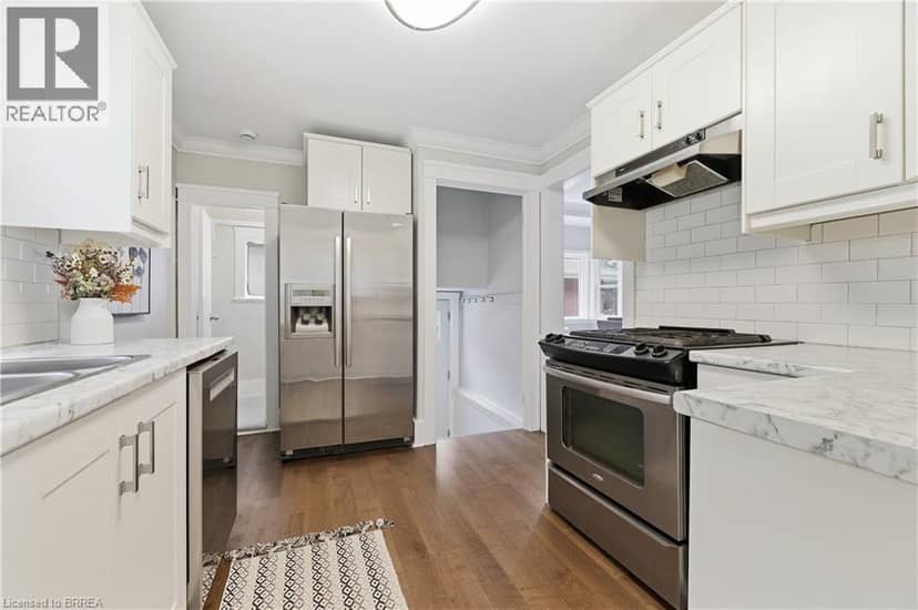 87 STRATHCONA Avenue — photo 17 of 40