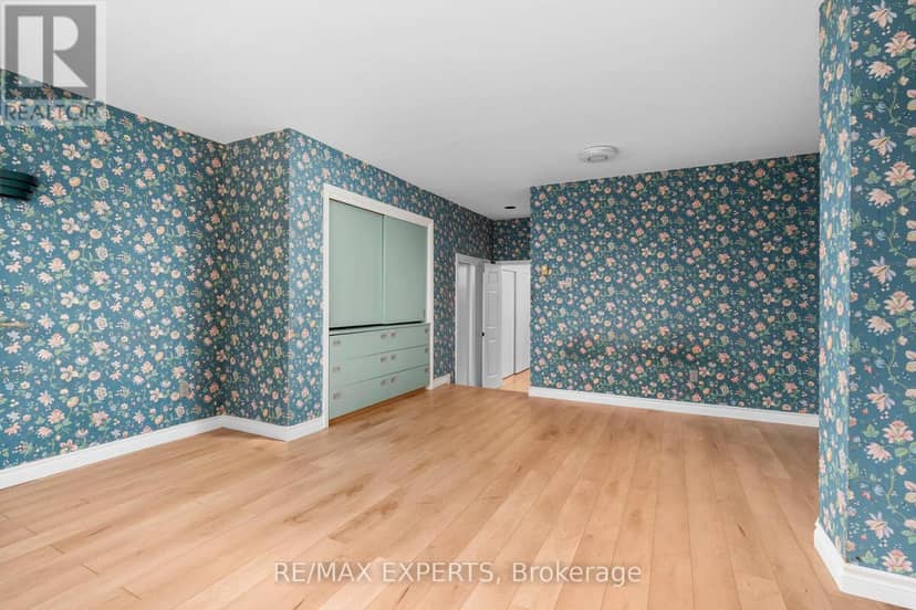 382 Bathurst Street — photo 29 of 33