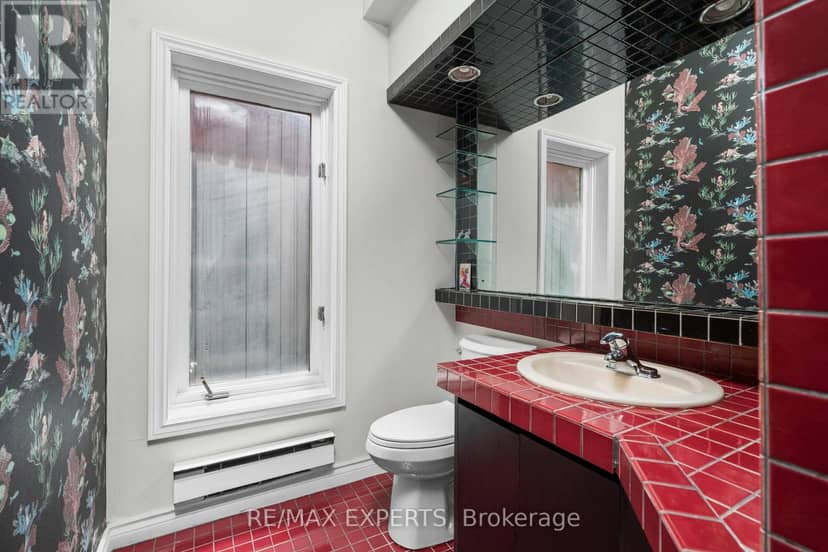 382 Bathurst Street — photo 30 of 33