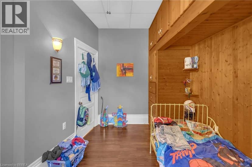 17 SCARFE Avenue — photo 19 of 40