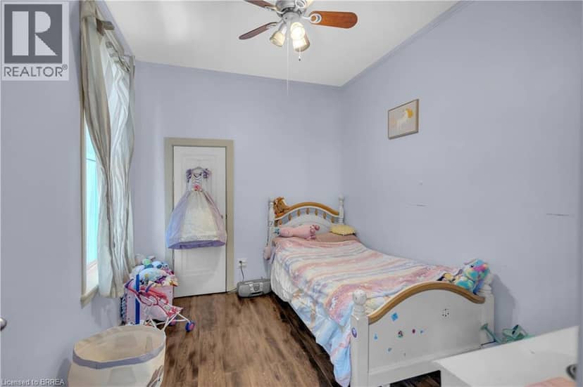 17 SCARFE Avenue — photo 15 of 40
