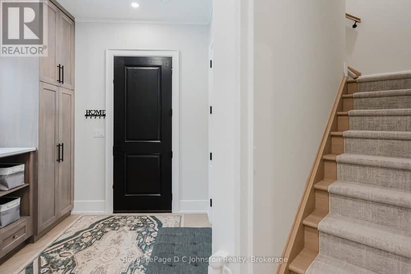 28 Lakeside Woods Crescent — photo 24 of 40