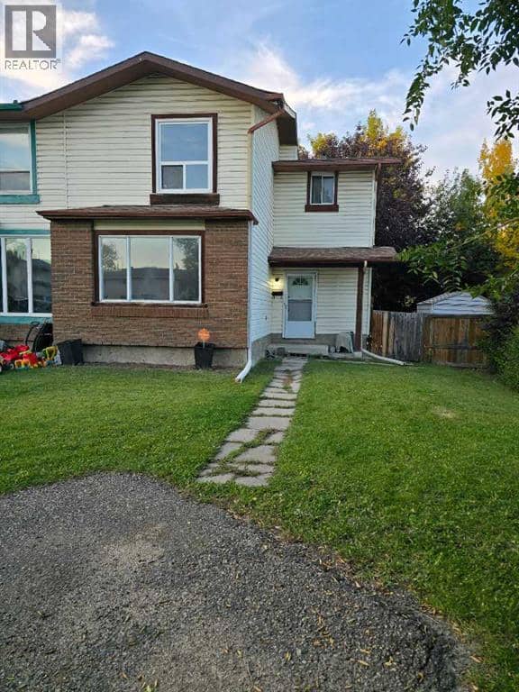 215 Pineset Place NE, Calgary
