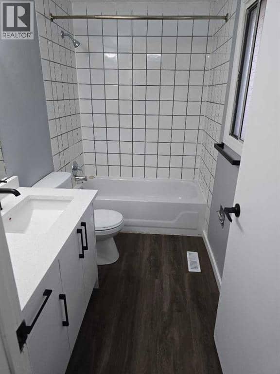 215 Pineset Place NE — photo 10 of 15