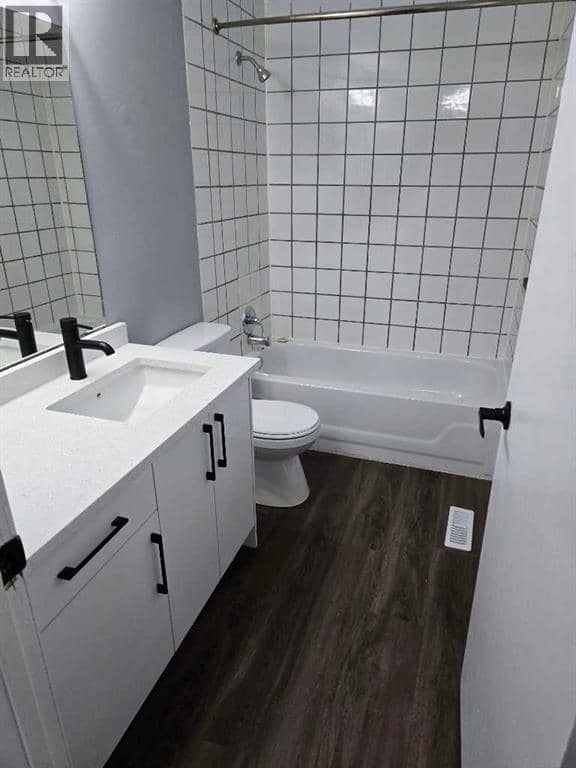 215 Pineset Place NE — photo 9 of 15