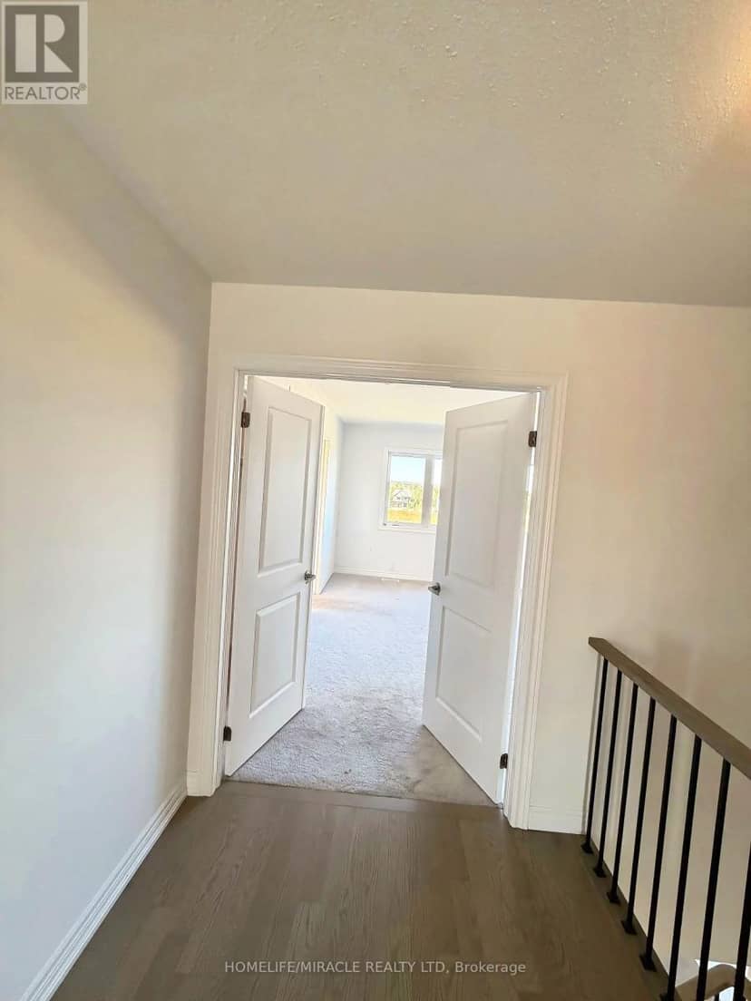 163 Fenchurch Manor — photo 18 of 36