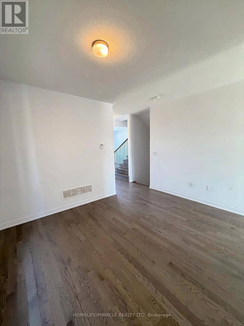 163 Fenchurch Manor — photo 6 of 36