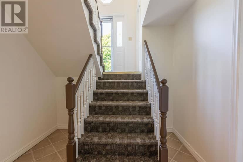 124 Westridge Crescent — photo 34 of 40