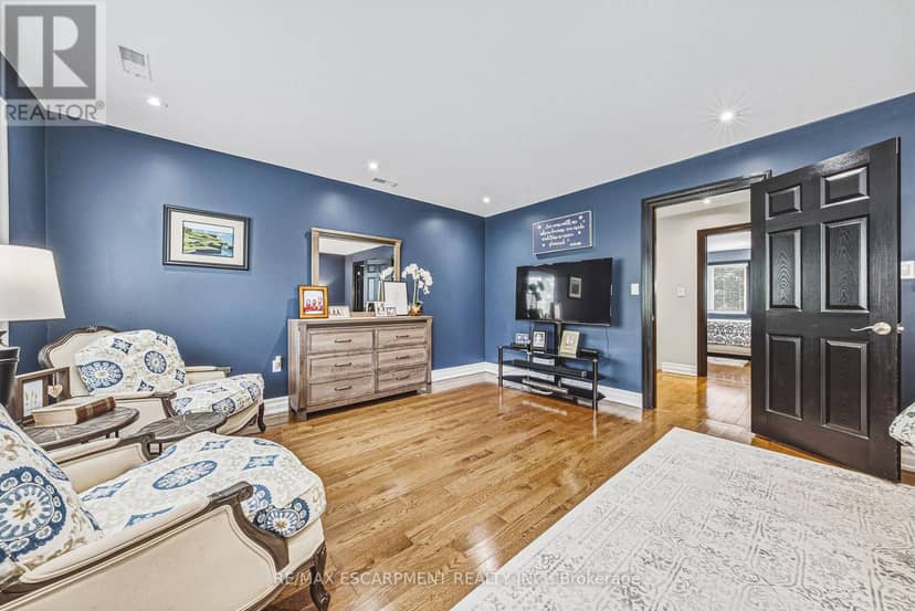 581 Holly Hill Crescent — photo 13 of 40