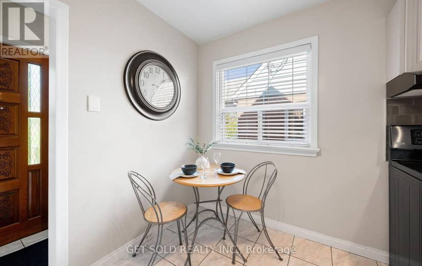 25 Allenby Avenue — photo 14 of 40