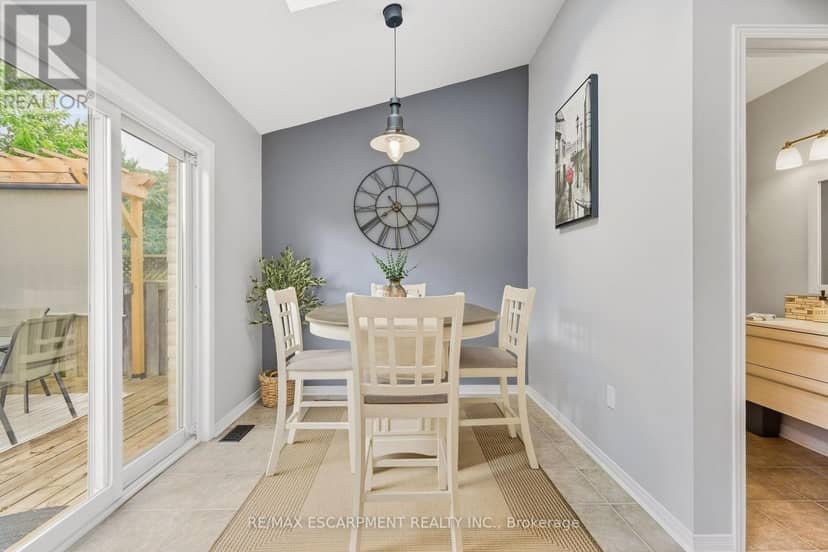 14 Kenyon Crescent — photo 13 of 40