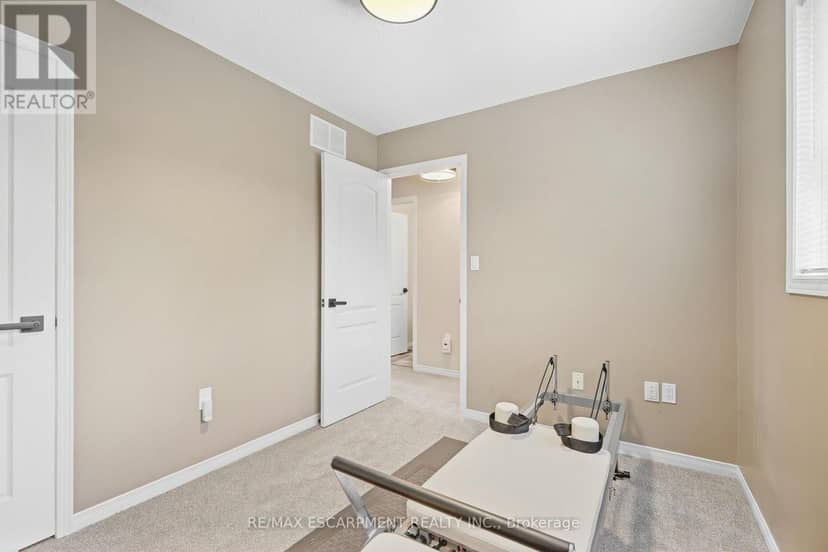 14 Kenyon Crescent — photo 21 of 40