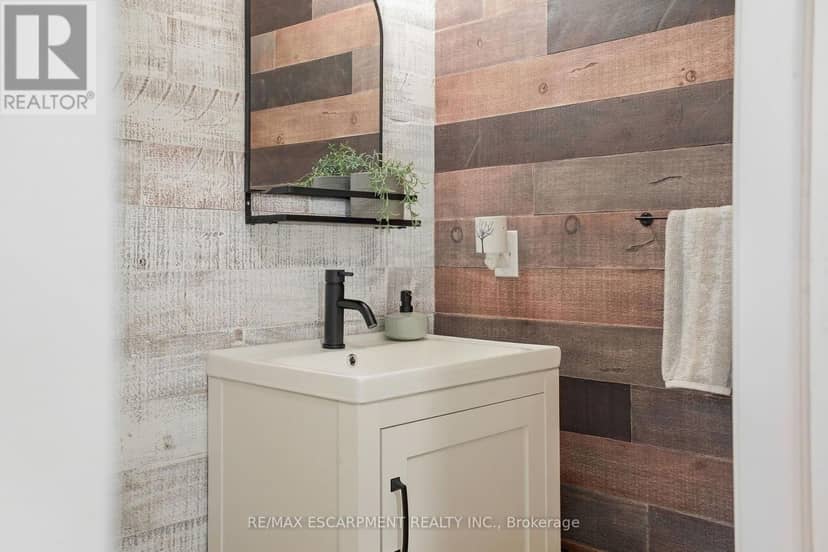 14 Kenyon Crescent — photo 34 of 40
