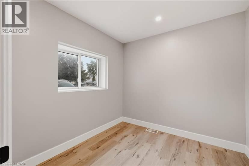 756 INKERMAN Street E — photo 12 of 39