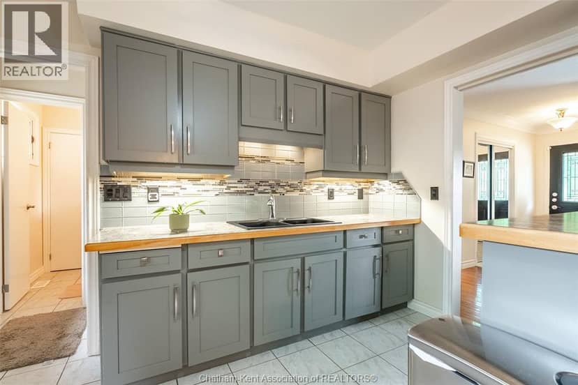 591 King STREET West — photo 11 of 37
