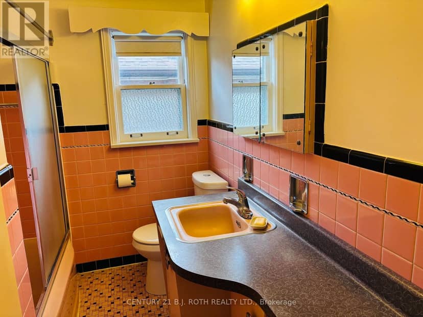 33 Lewiston Road — photo 11 of 13