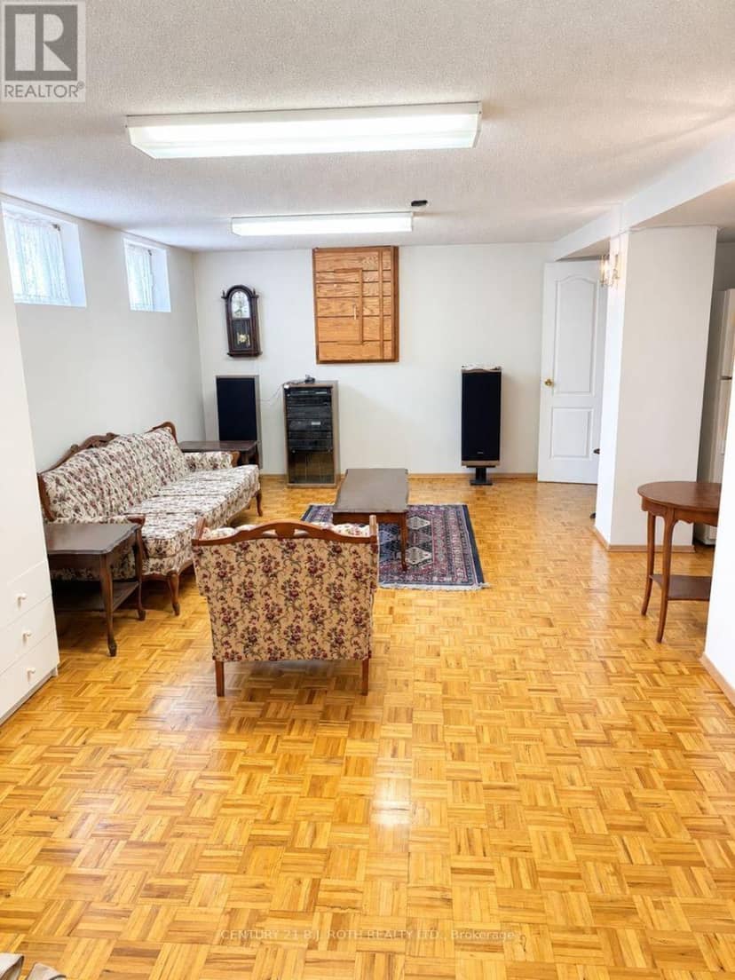 33 Lewiston Road — photo 12 of 13