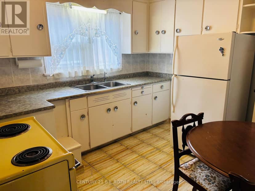 33 Lewiston Road — photo 9 of 13