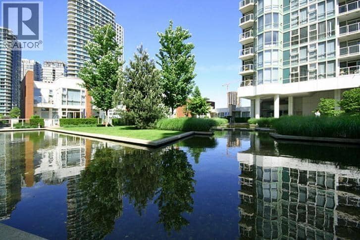1005 193 AQUARIUS MEWS, Vancouver, photo 4