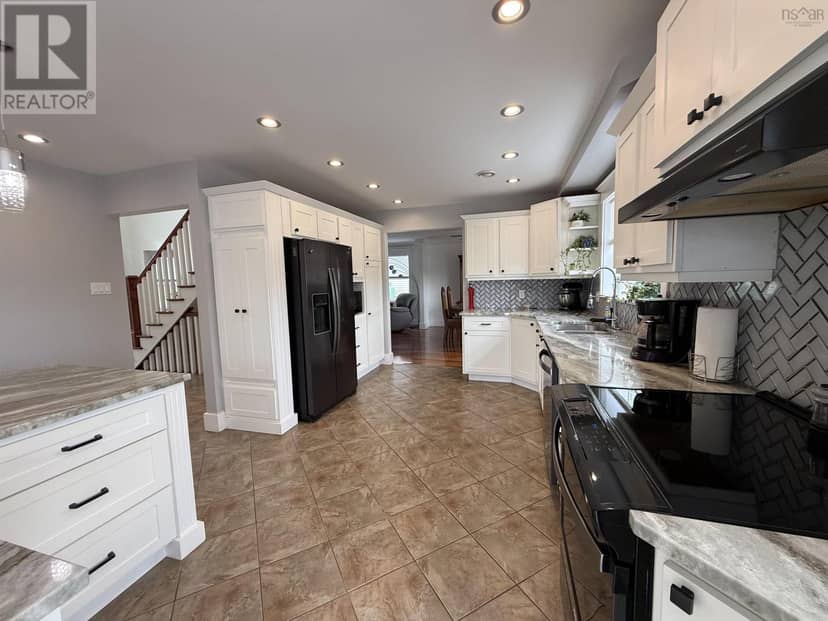 41 Birchview Crescent — photo 11 of 39