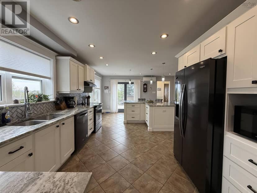 41 Birchview Crescent — photo 9 of 39