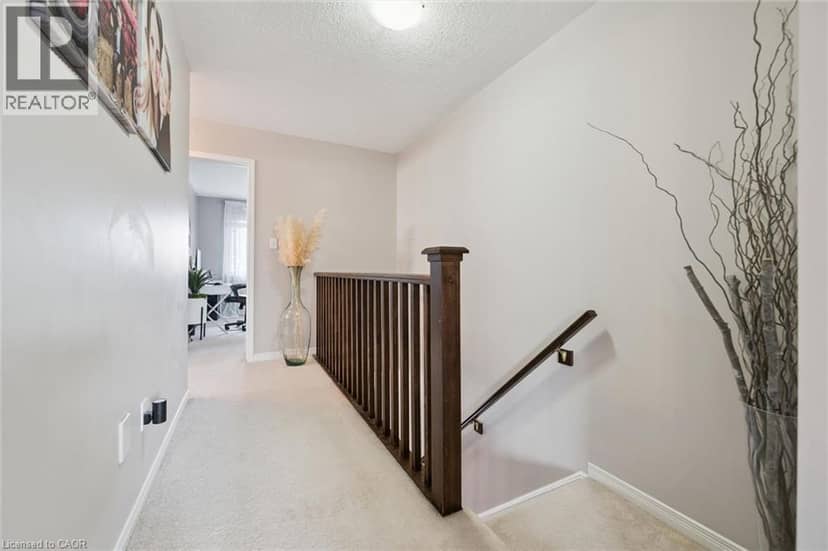 915 ZELLER Crescent — photo 19 of 40