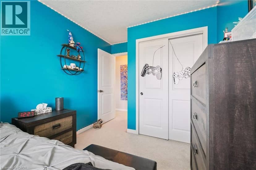 915 ZELLER Crescent — photo 24 of 40