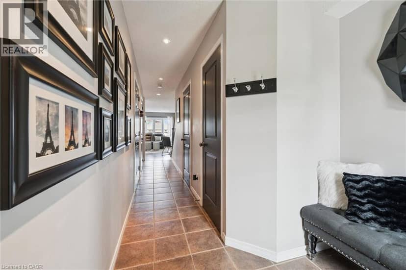 915 ZELLER Crescent — photo 7 of 40