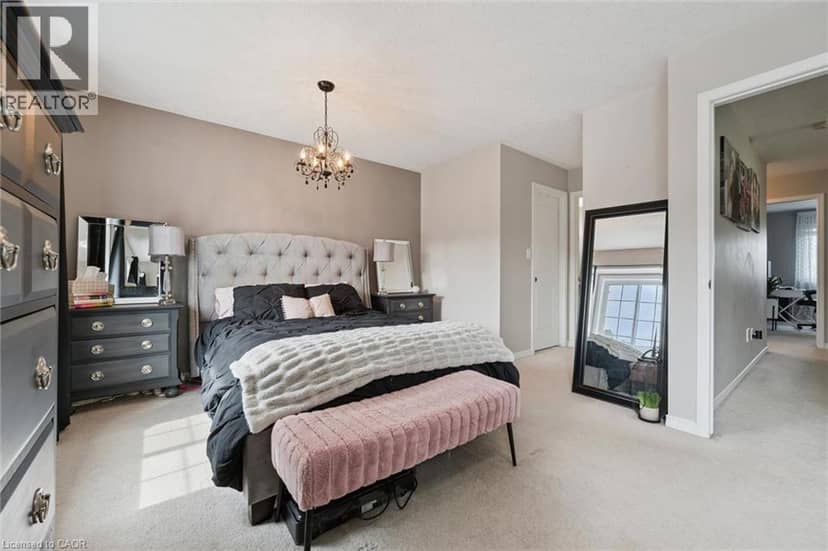 915 ZELLER Crescent — photo 20 of 40