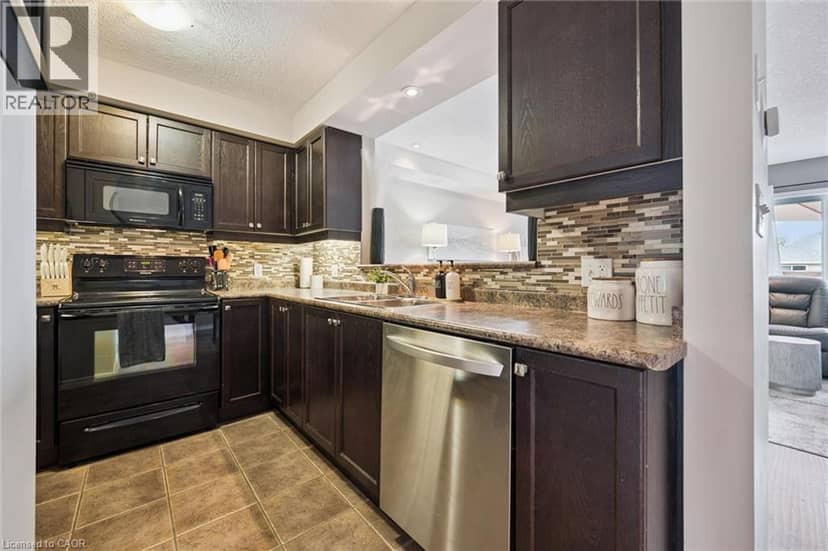 915 ZELLER Crescent — photo 12 of 40