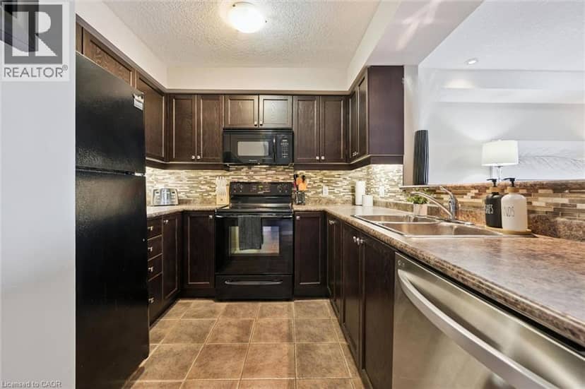 915 ZELLER Crescent — photo 10 of 40